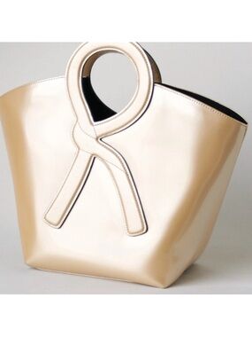 ✋🛑Price Drop ✋🛑Authentic Roberta  Di Camerino Beige Tote Handbag.